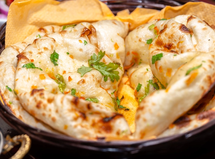 difference between roti and naan